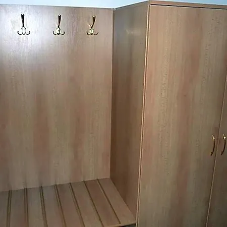 Szálloda Tht *